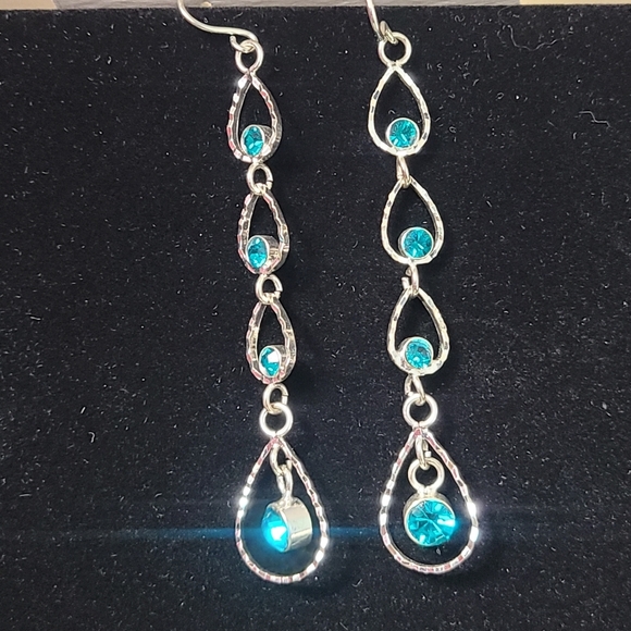 Elegant Silver Tone Blue Rhnistones Dangle Earrings - Picture 9 of 17